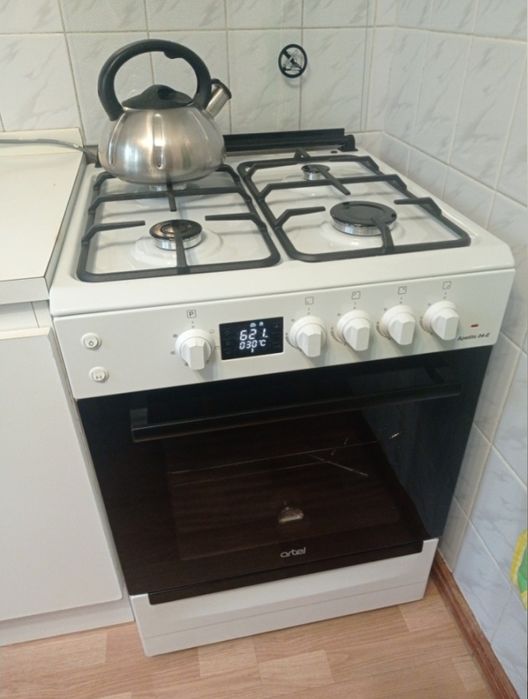 Продам газ плиту