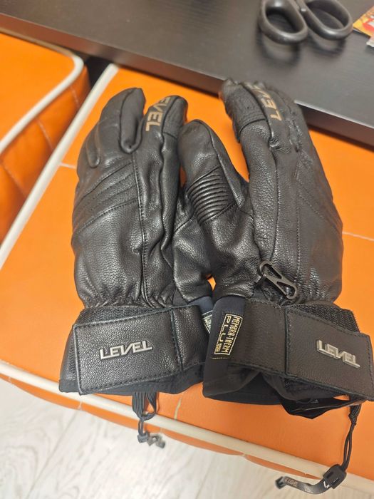 Ски ръкавици, Брутални Яки Level Rexford