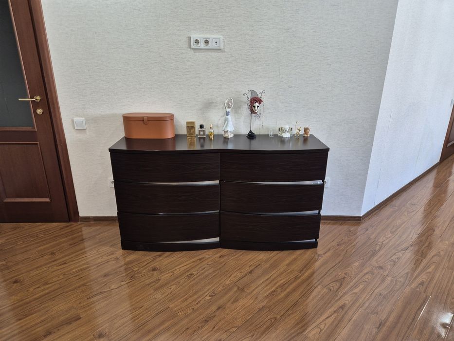 Продам двуспальную кровать (венге).