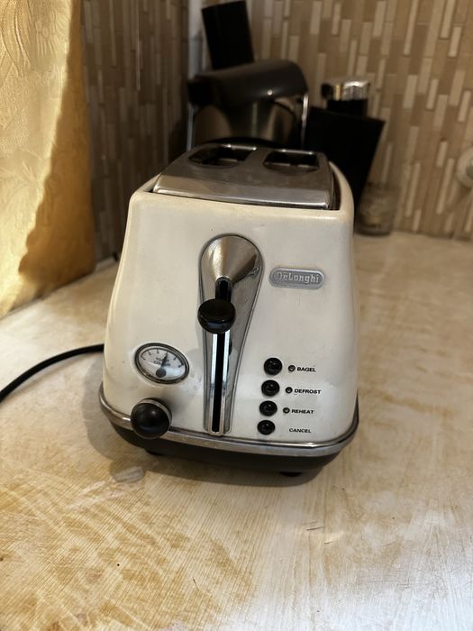тостер Delonghi белый