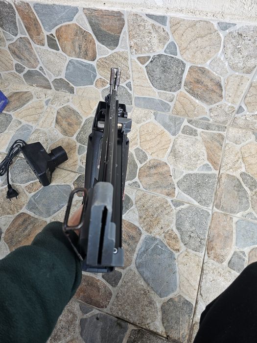 Pistol cuie Senco SGT90i