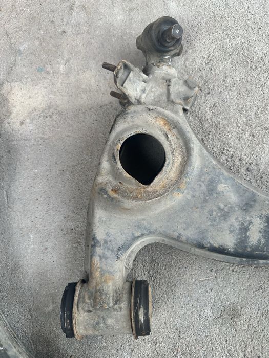Передние рычаги на w124