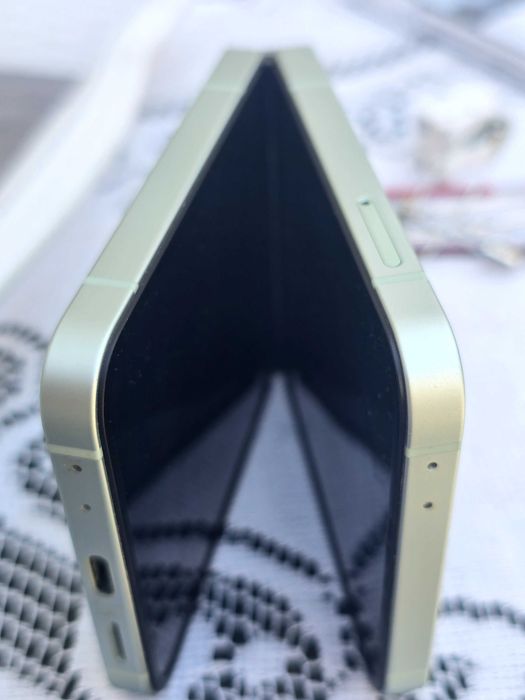 Samsung galaxy Z Flip 6  телефон