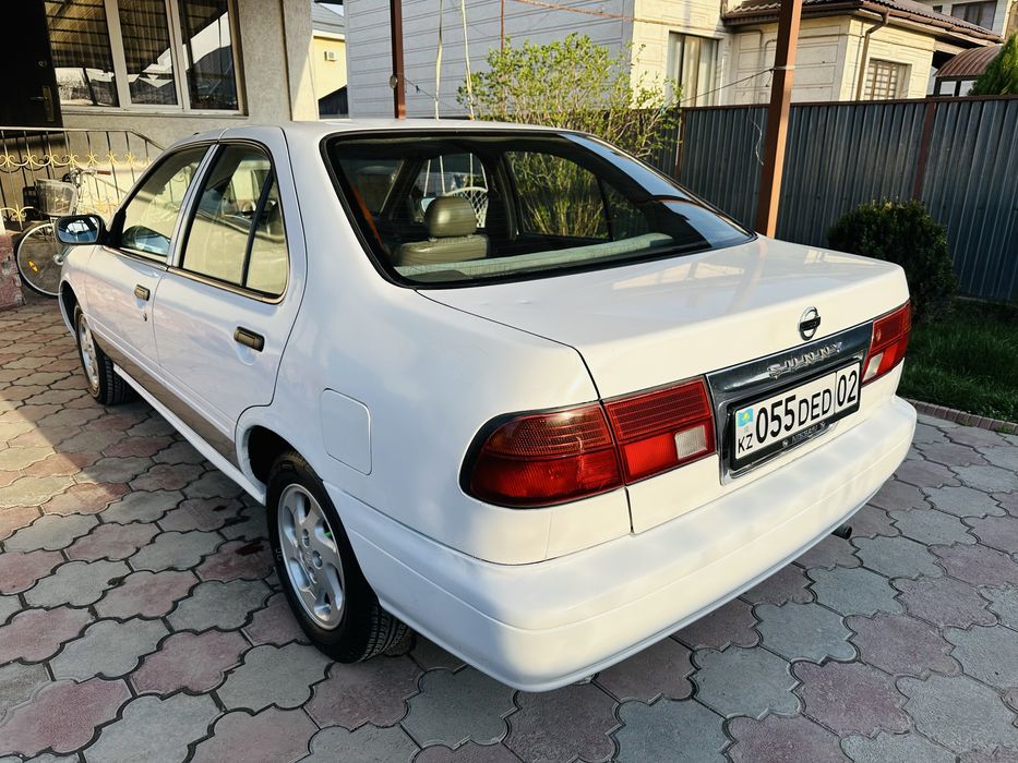 Nissan Sunny B14.