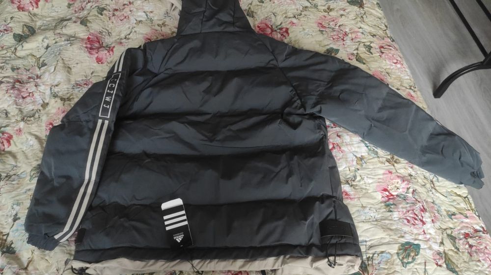 Продам куртку новая