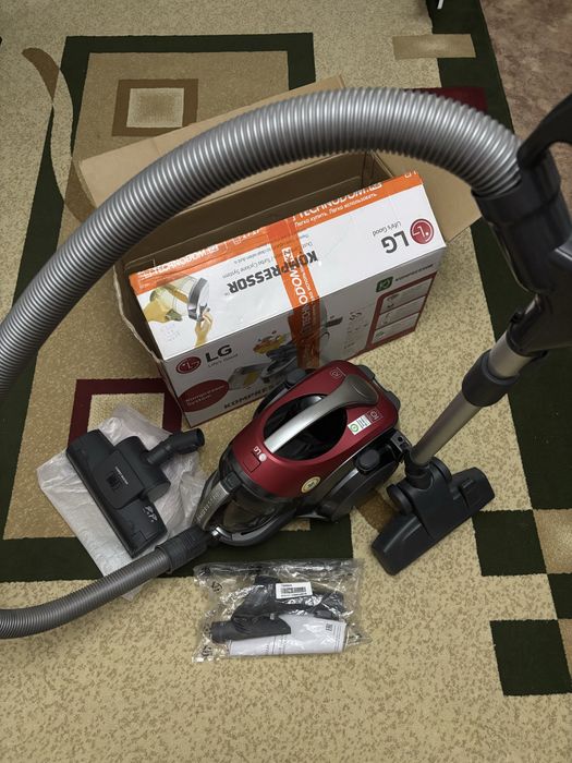 Пылесос LG, красный