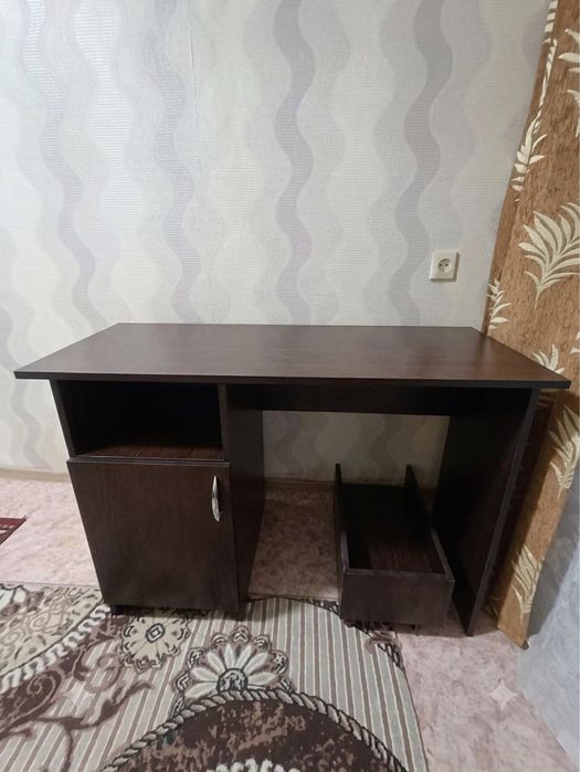 Стол  письменный