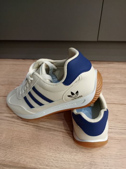 Кроссовки Adidas 43-44