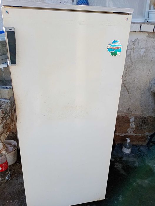 Хладилник с вътрешна камера Полюс