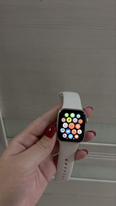 Продам Apple watch SE