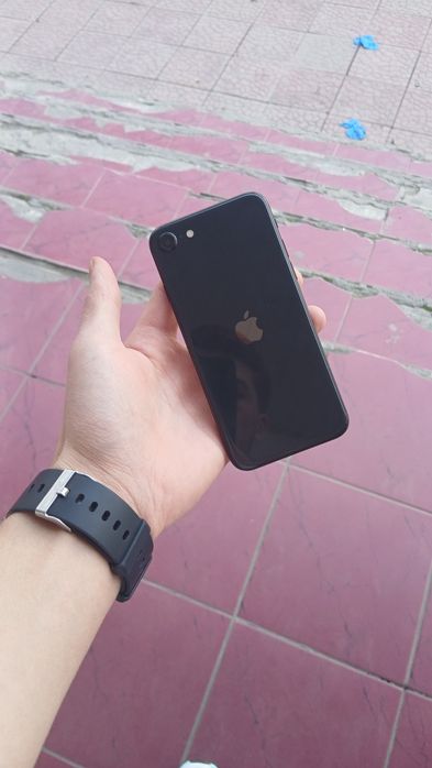 Iphone SE srochna sotiladi