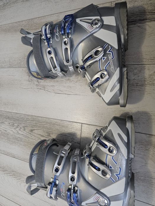 Clăpari Nordica marimea 36.5 , mondo:23.5 273mm