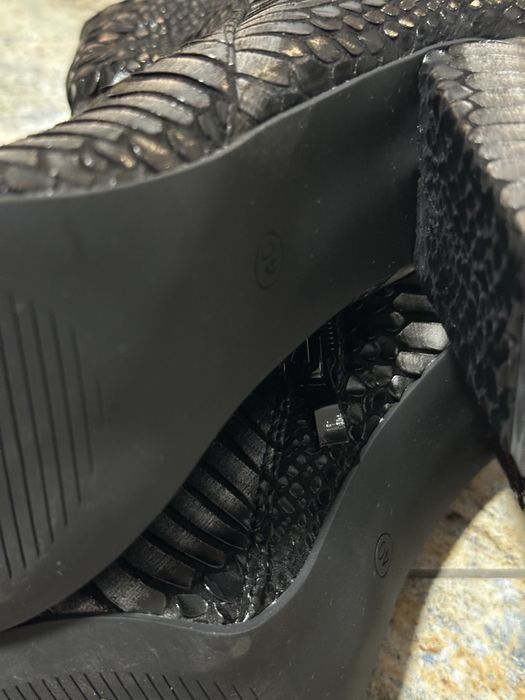 Botine elegante cu eticheta