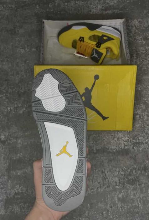 Jordan 4 Retro Lightning