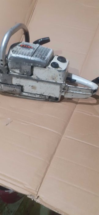 Drujba Stihl 042 AV, profesionala, de 68 cc, functionala, incompleta