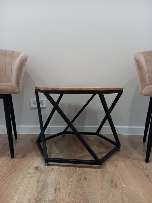 Креслоо и столик