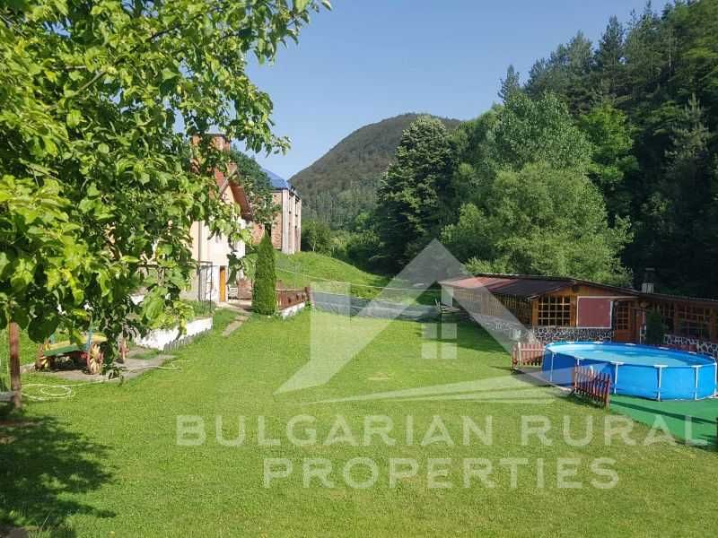 Продава се Хотел в с. Осеновлаг, Област София-област - 1200 кв.м за 375 €/кв.м - Снимка #6