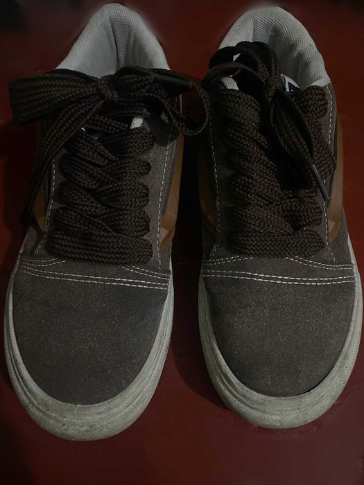 Кроссовки коричневые