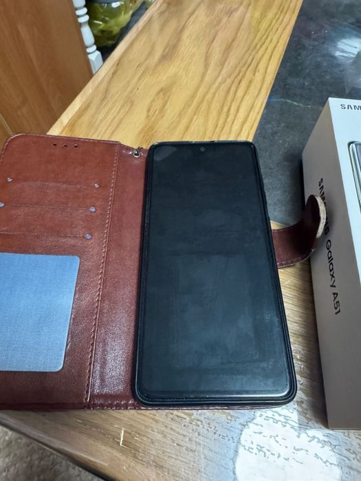 Продам телефон Самсунг А51