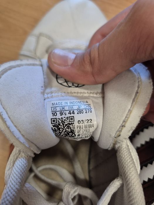 Бели обувки Adidas