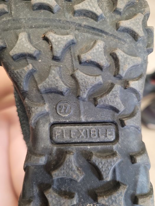 Кроссовки ботинки. Брали в интертопе Цена  5000 за все.