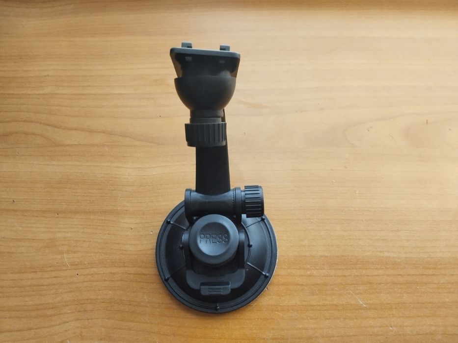 Оригинална немска стандартна стойка за захващане на  джипиес в колата