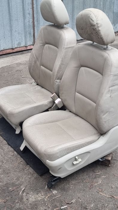 Сидение передние на Subaru Outback  .