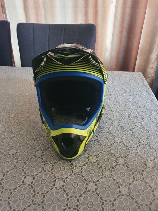 Vând casca bicicleta