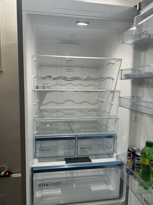 Хладилник с фризер BOSCH KGN56XIDR нов във гаранция