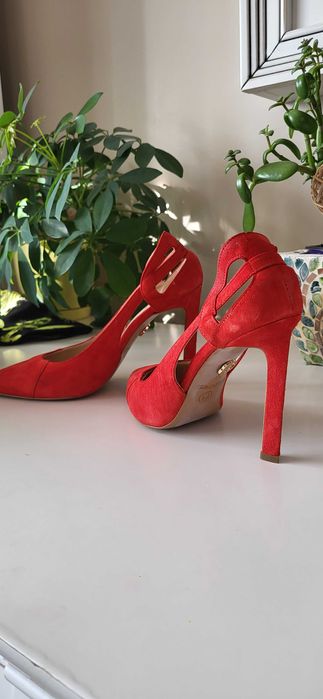 Pantofi de piele rosii cu toc