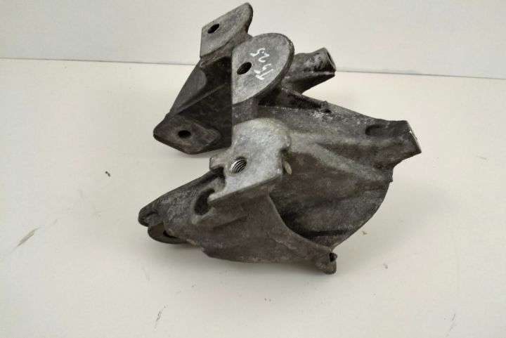 Suport motor 2.5 070199343b Volkswagen VW Transporter T5