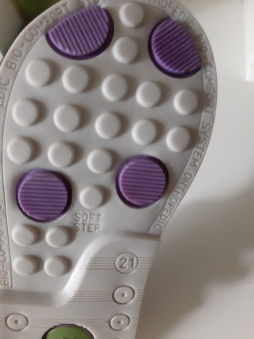 Продам кроссовки Nike на девочку