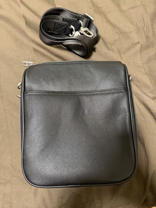 Мъжка чантичка GUESS