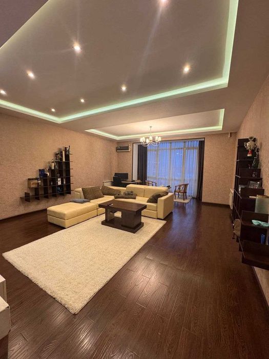 ЖК Империал м.Ойбек 2-комн 7/9 94 м² 2 с/у евроремонт меб/тех охр двор