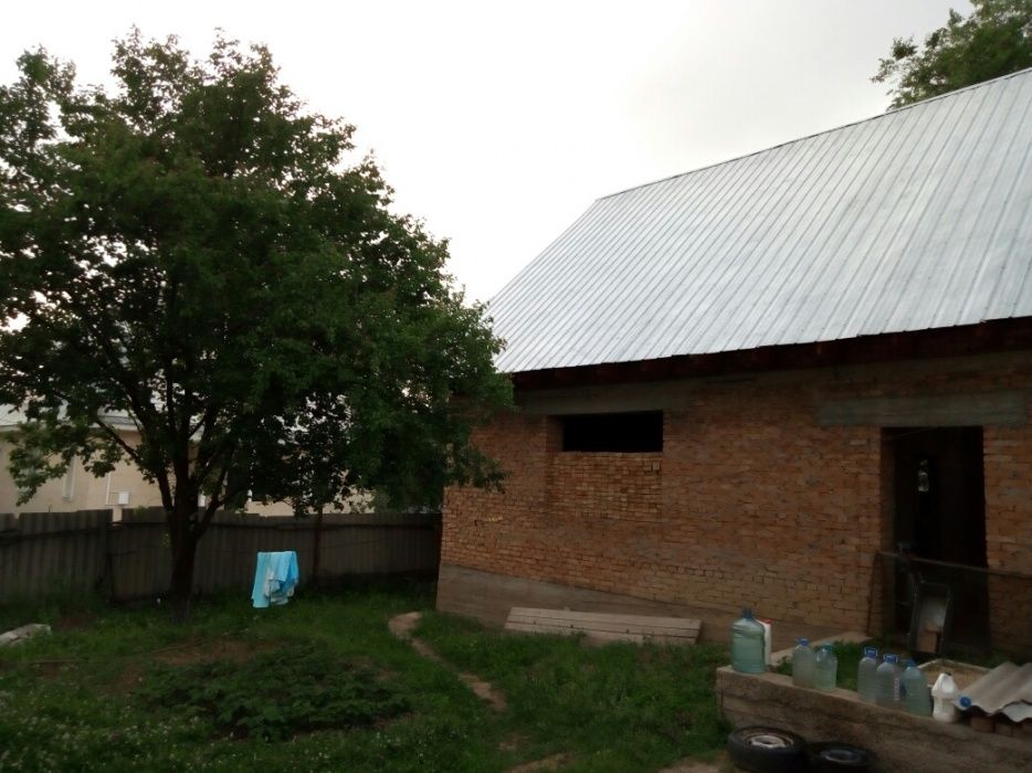 Продам дом недостроенный кирпичный