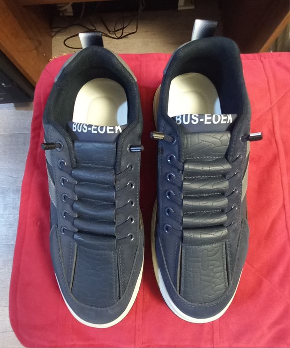 Кроссовки спортивные