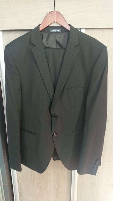Мъжки официален костюм