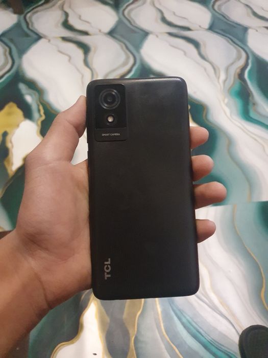 Vând 2 telefone 200 BUCATA