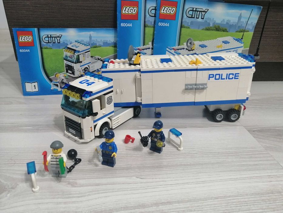 Pachet 2 seturi LEGO City: 60032 + 60044