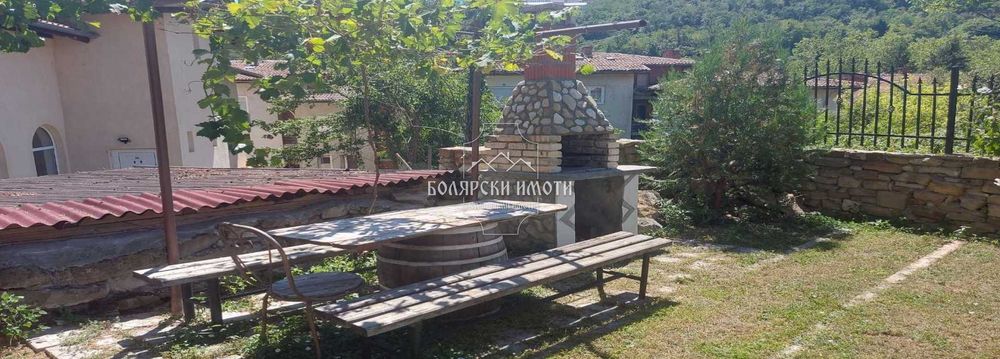 Четиристаен Луксозен апартамент с паркомясто и двор