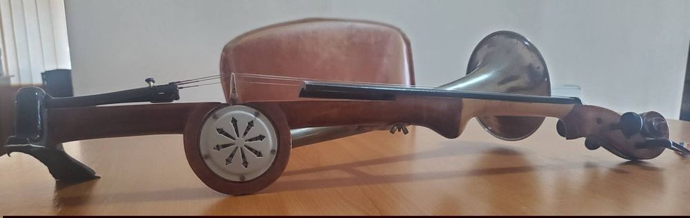 Vioară cu goarnă