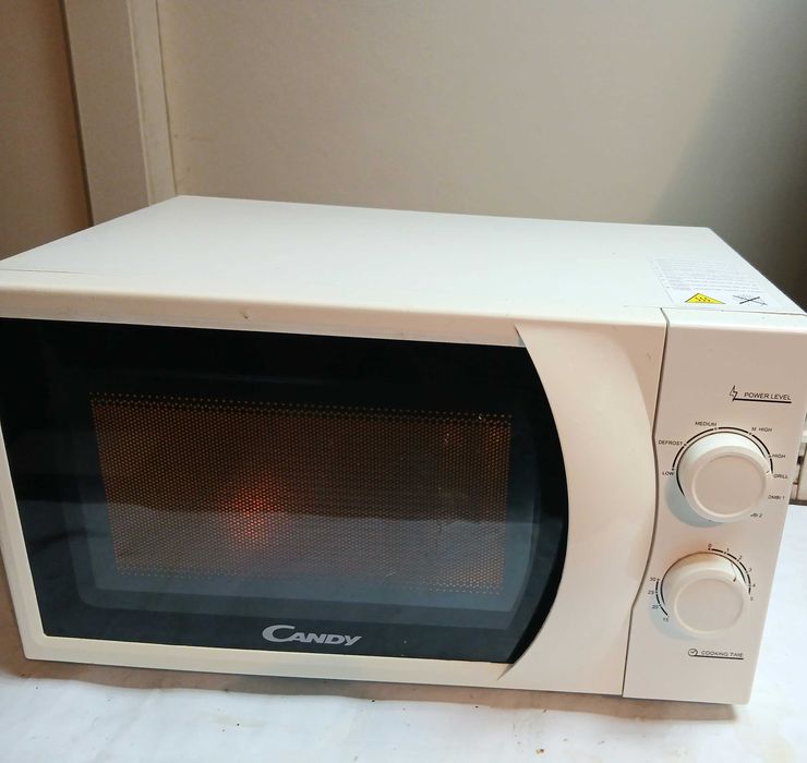 Микровълнова фурна CANDY с грил