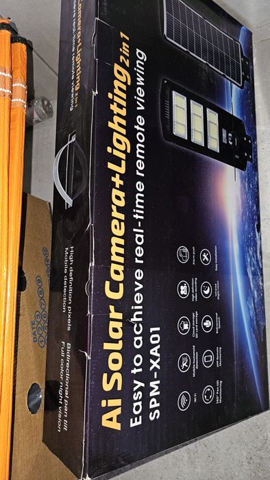 Lampa solara cu camera de supraveghere