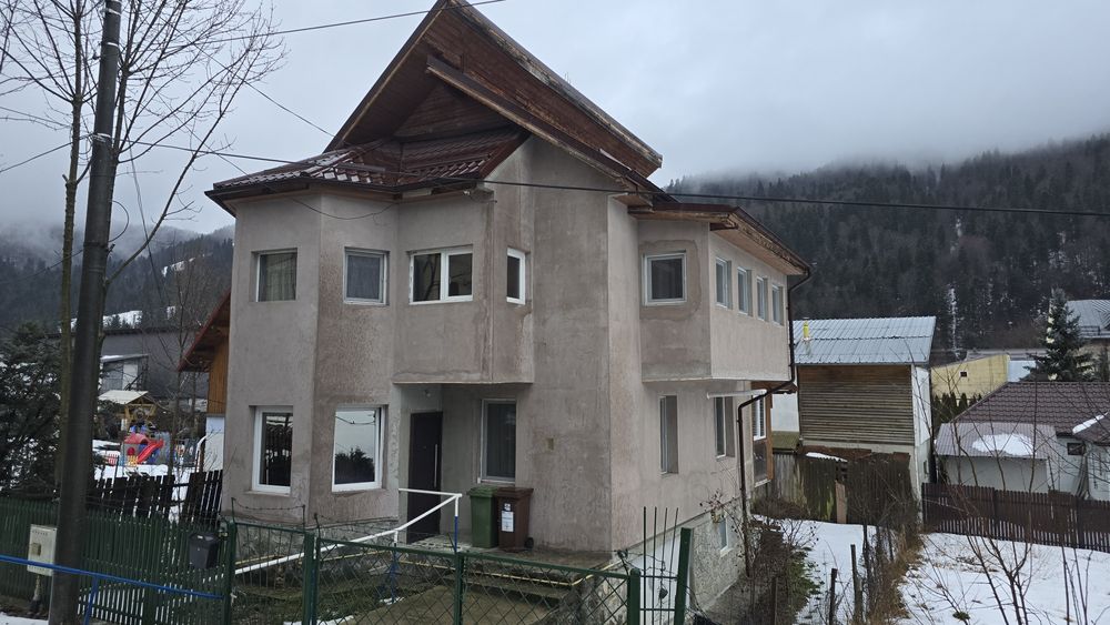 Casa cu etaj si demisol