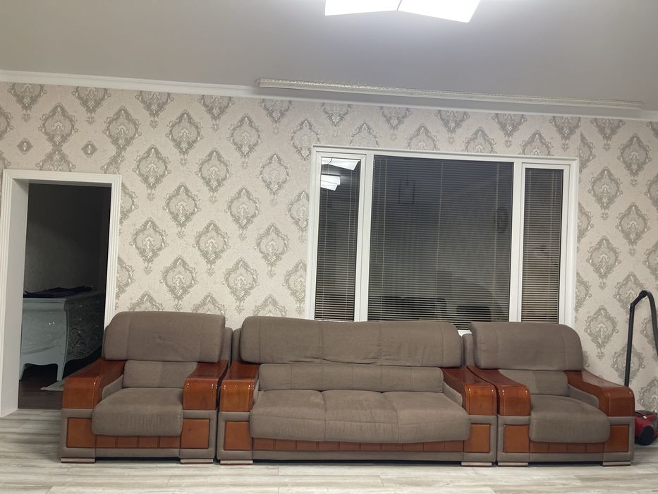 Диван и два кресла