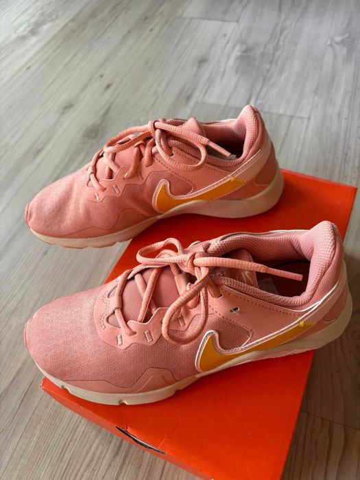 Маратонки NIKE - номер 36.5