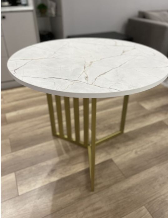 Продам стол кухонный