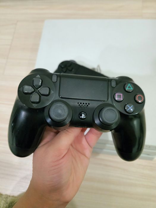 PS 4 Pro. Playstation 4 pro 1t