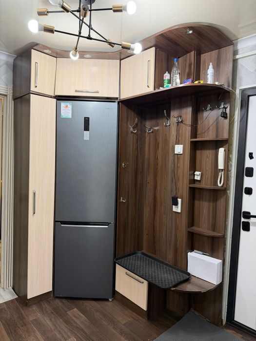 Продам угловой прихожный шкаф