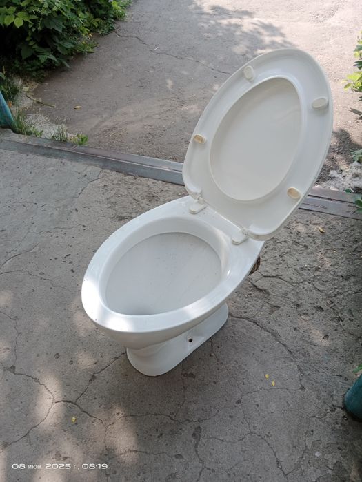 Продам б/у унитаз.